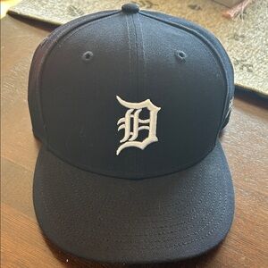 Detroit Tigers Black Baseball Cap with White Logo